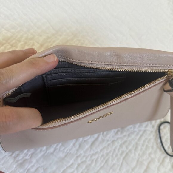Coach Wristlet with dust bag - Picture 4 of 6
